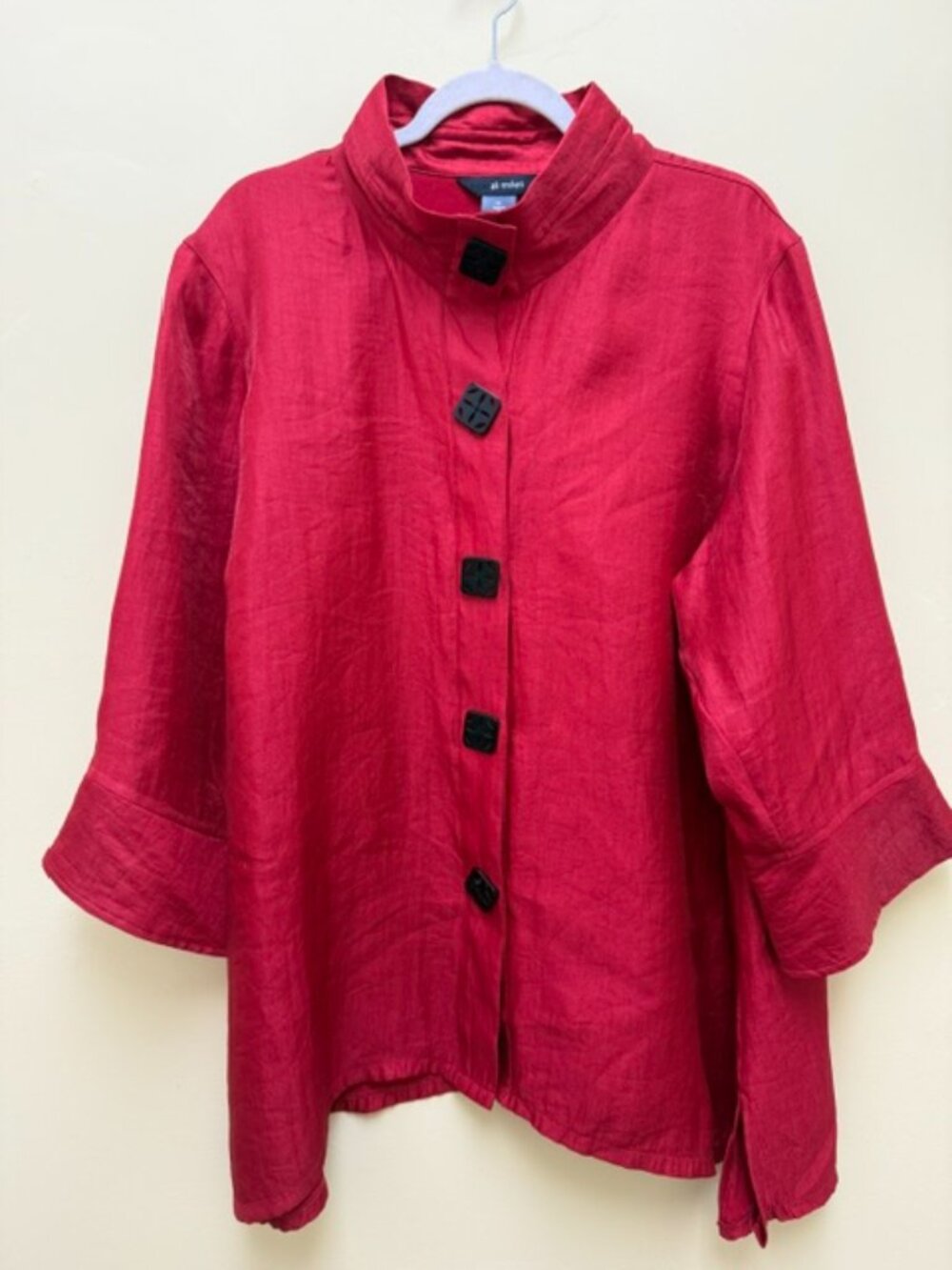 Ali Miles Women’s 2XL Shimmery Red Structured wire-collar tunic top.